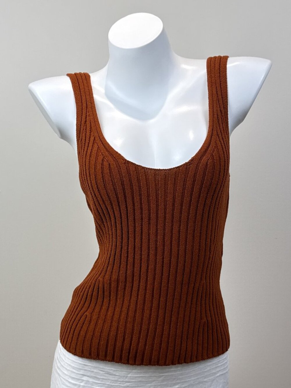Vince Womens M Rust Brown Ribbed Knit Back Tie Scoop Neck Tank Top Italian Yarn